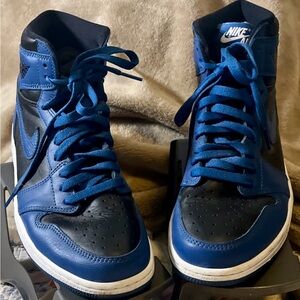 Jordan 1 Retro OG High Dark Marina Blue sneakers in Men's size 9.5